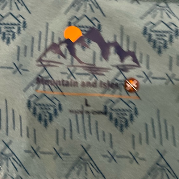 Mountains & Isles | Large | Moisture Wicking | Casual Button Down - Picture 13 of 15